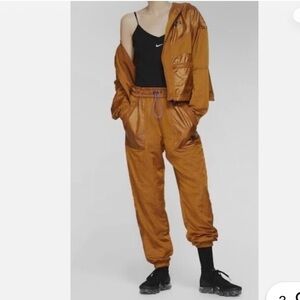 Nike Sportswear Windrunner
CARGO JACKET AND PANTS SET
SIZE XS (BURNT SIENNA) NWT